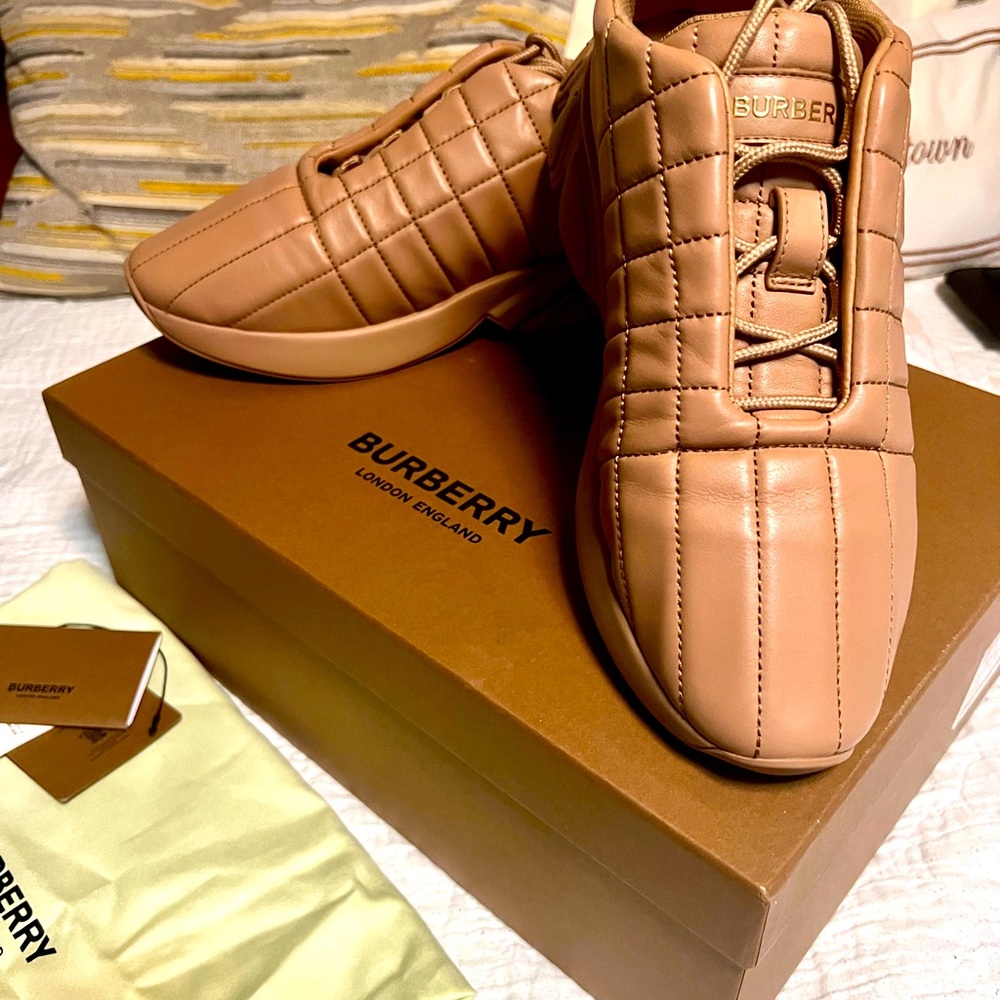 NWT BURBERRY® Classic & Classy L8 Quilt Dark Biscuit Colour Lug Sneaker 👟👟